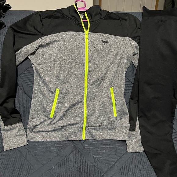 EUC CUTE VS PINK SET SIZE MEDIUM - Picture 4 of 7